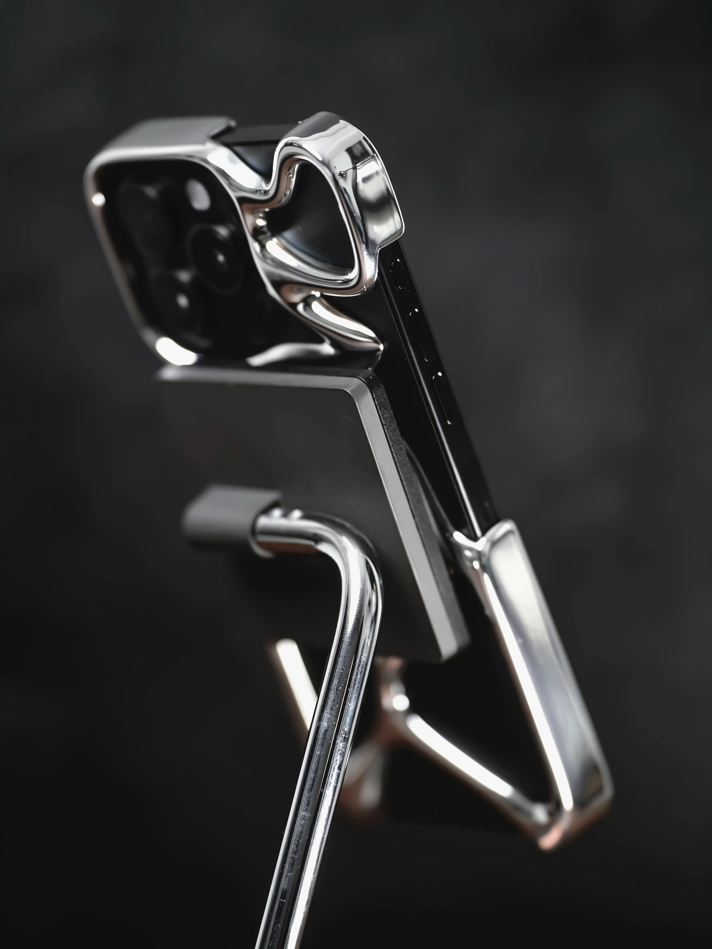 Hollowed Out Creative MagSafe Cover