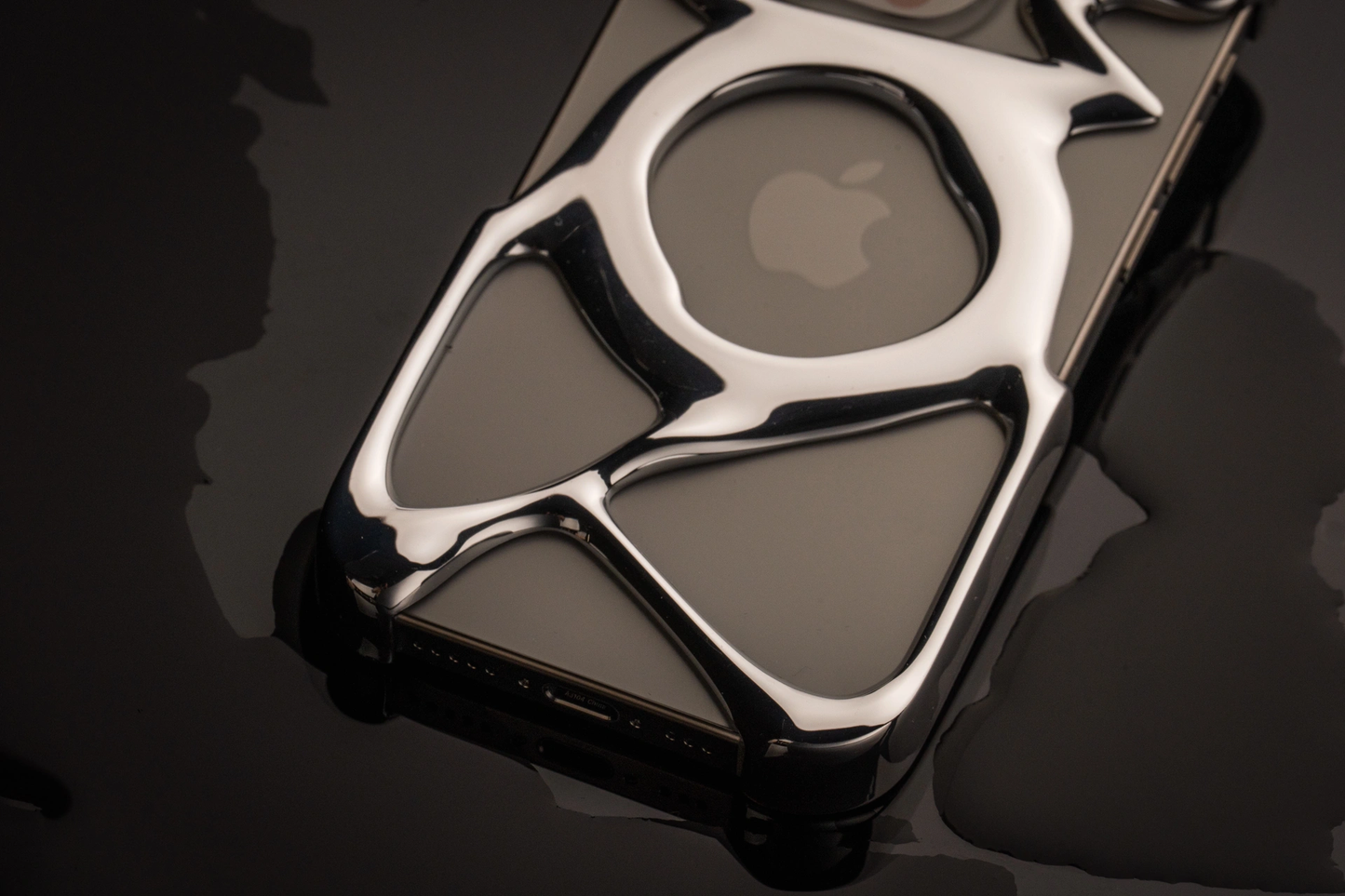 Hollowed Out Creative MagSafe Cover