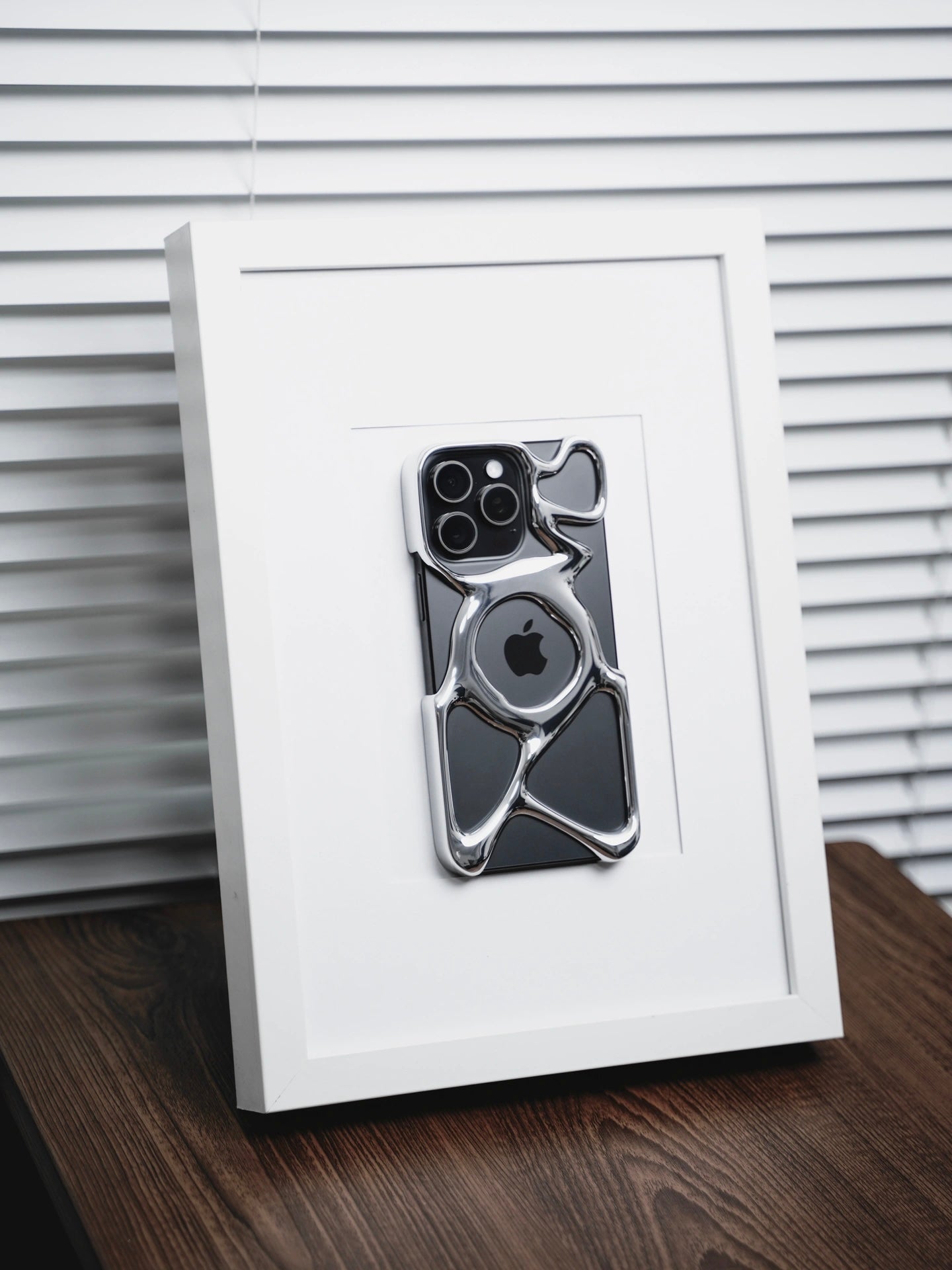 Hollowed Out Creative MagSafe Cover